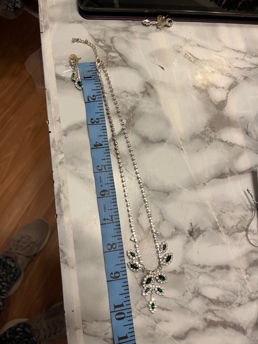Elegant Necklace and Earring Set Green Crystal - Picture 10 of 11